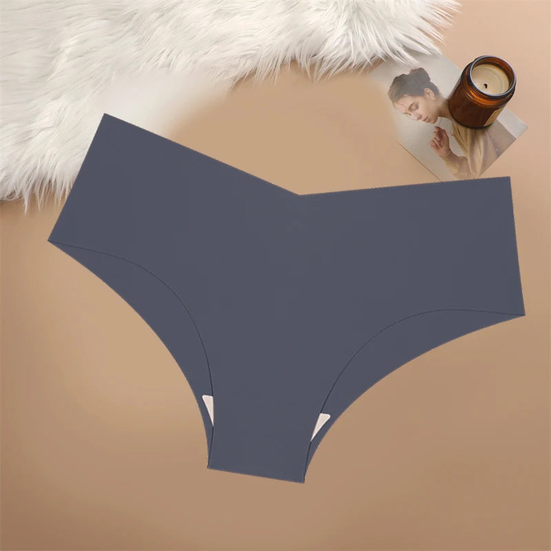 MAIRA'S COLLECTIONS FINETOO seamless V-waist panties in soft fabric, displayed flat with smooth edges for comfortable fit.
