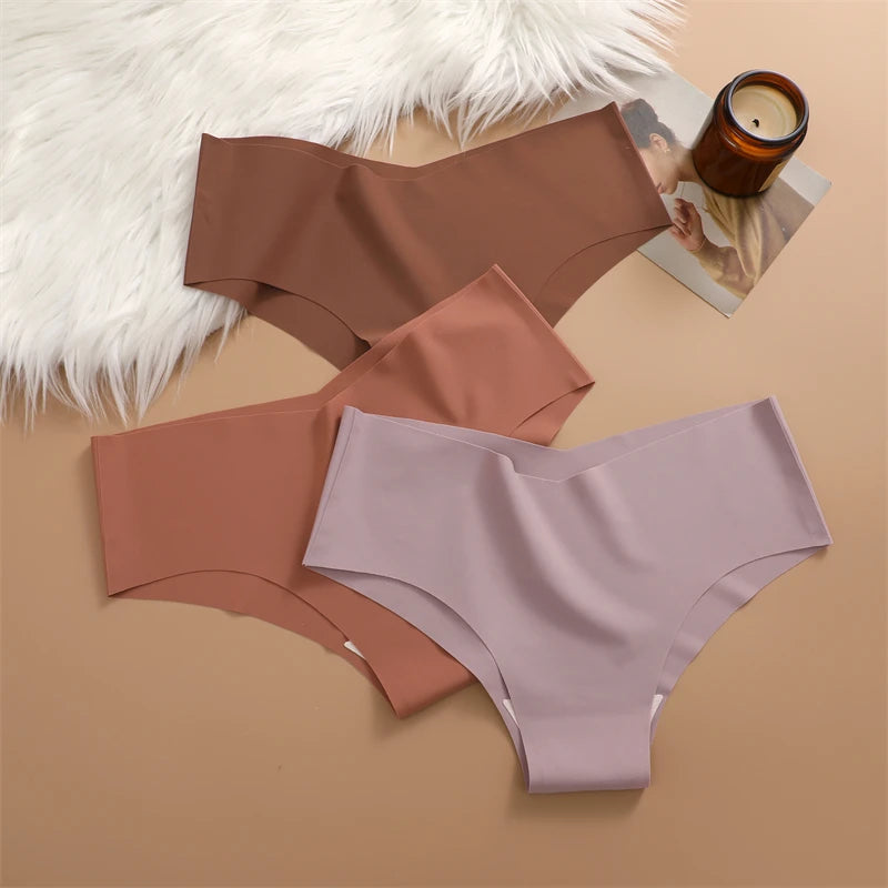 MAIRA'S COLLECTIONS FINETOO seamless V-waist panties in soft fabric, shown in light color with smooth, comfortable fit.