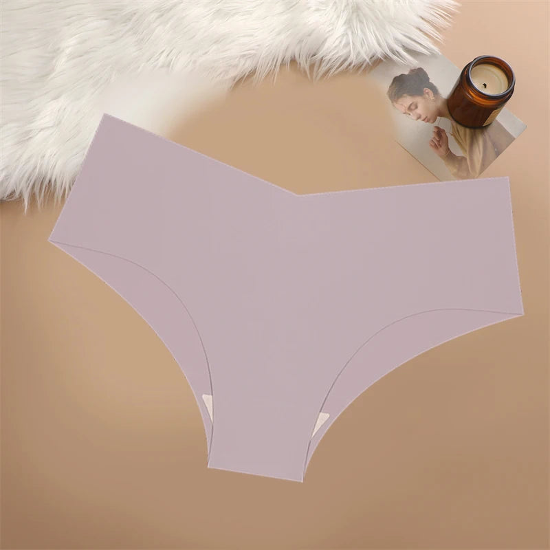 MAIRA'S COLLECTIONS FINETOO seamless V-waist panties in soft fabric, shown in a natural pose on a white background.