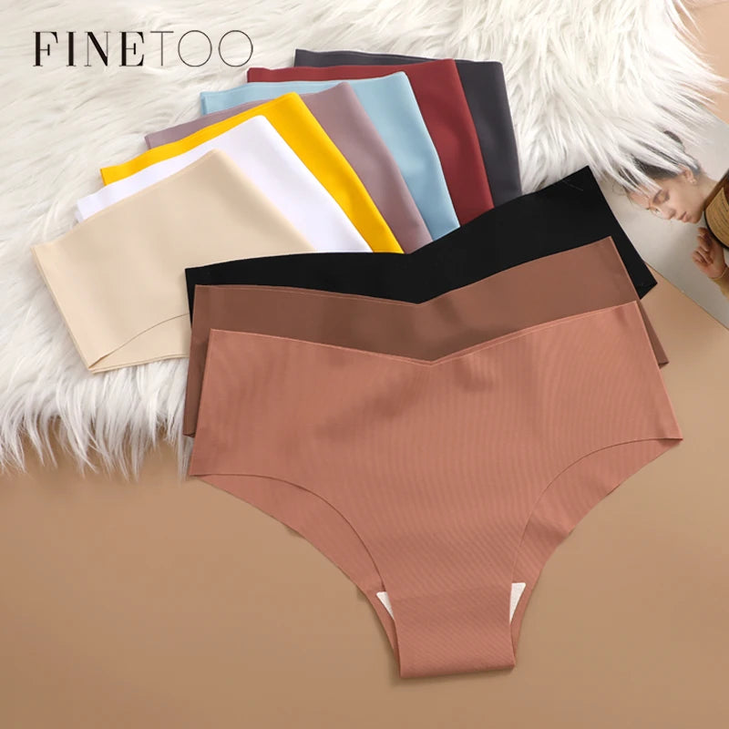 Seamless V-waist panties from MAIRA'S COLLECTIONS in soft, stretchy fabric, designed for comfort and a smooth fit.